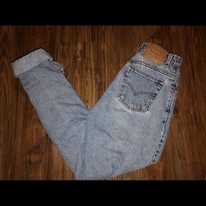 VINTAGE WOMENS LEVI’S JEANS